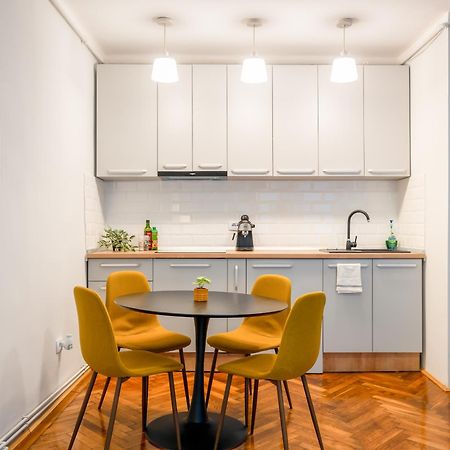 Cosy Center Apartment Брашов Екстер'єр фото
